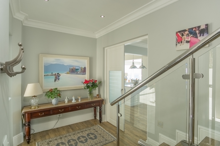 7 Bedroom Property for Sale in Cairnside Western Cape